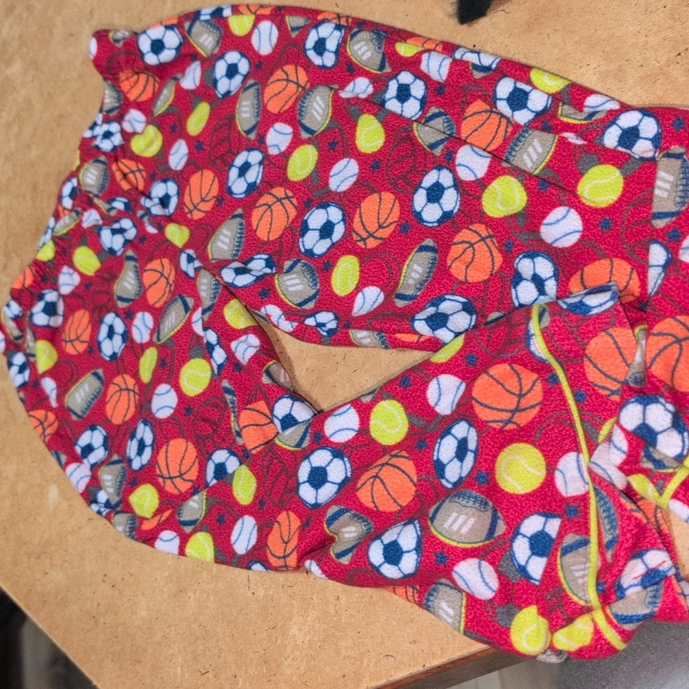 ❤️‍🔥10/$10❤️‍🔥 GUC Set Of Boys Wonderkids Colorful Sports Pajama Size 4T - Picture 4 of 4